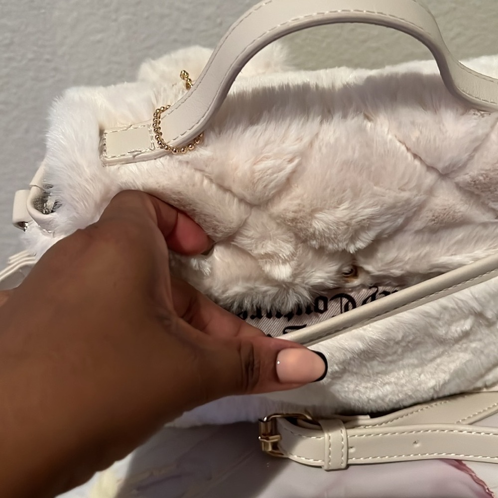 JUICY COUTURE Let’s Get Cozy Crossbody8Hx10Win-Angel Color - Picture 14 of 16